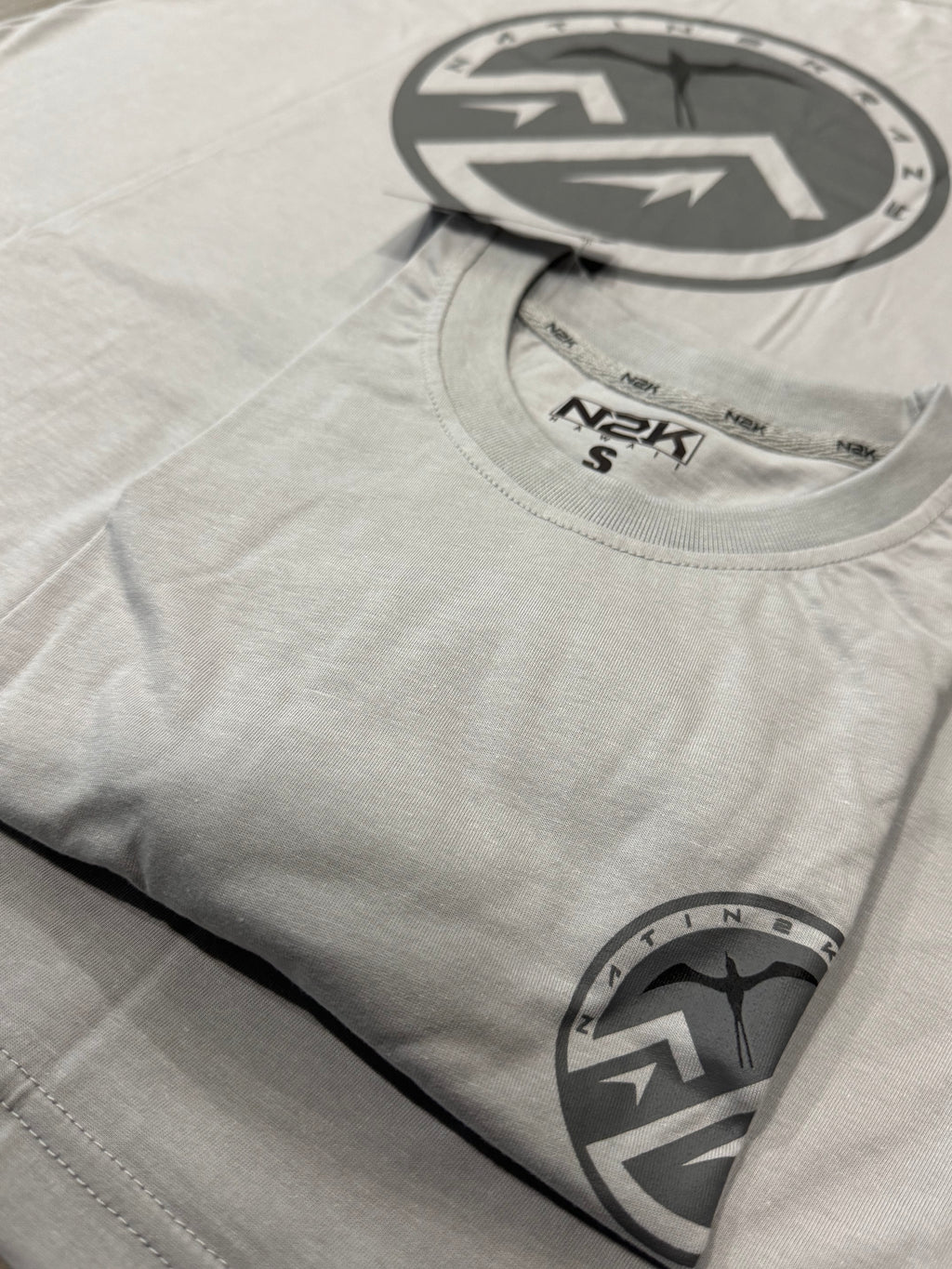 ‘IWA TEE (ICE-GRAY)